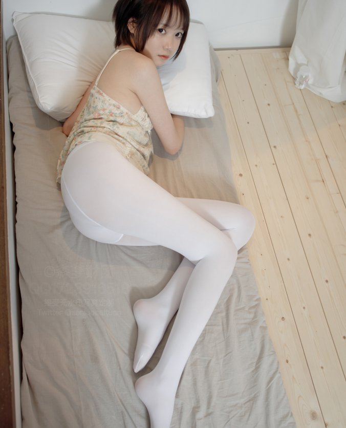 【X系列】森萝财团写真 X-057 短发美眉的小性感吊带白丝袜 [83图-1视频-2.3GB]