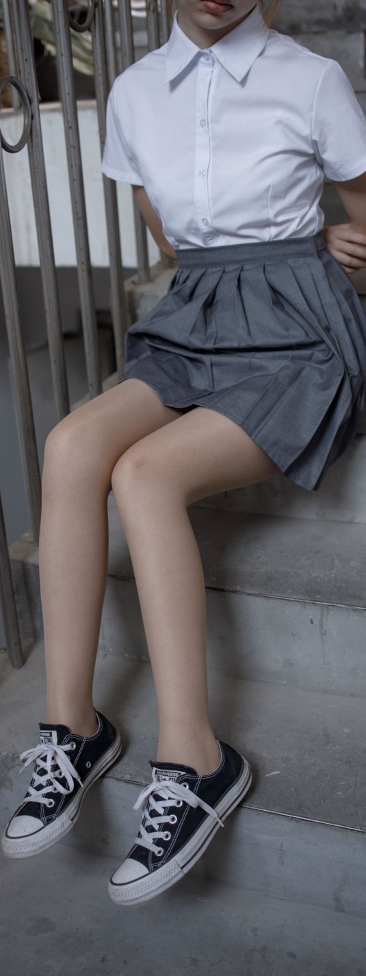 【JKFUN系列】森萝财团写真 JKFUN-005 JK制服长腿裸足清纯学生妹室外写真 [116图-1视频-2.6GB]