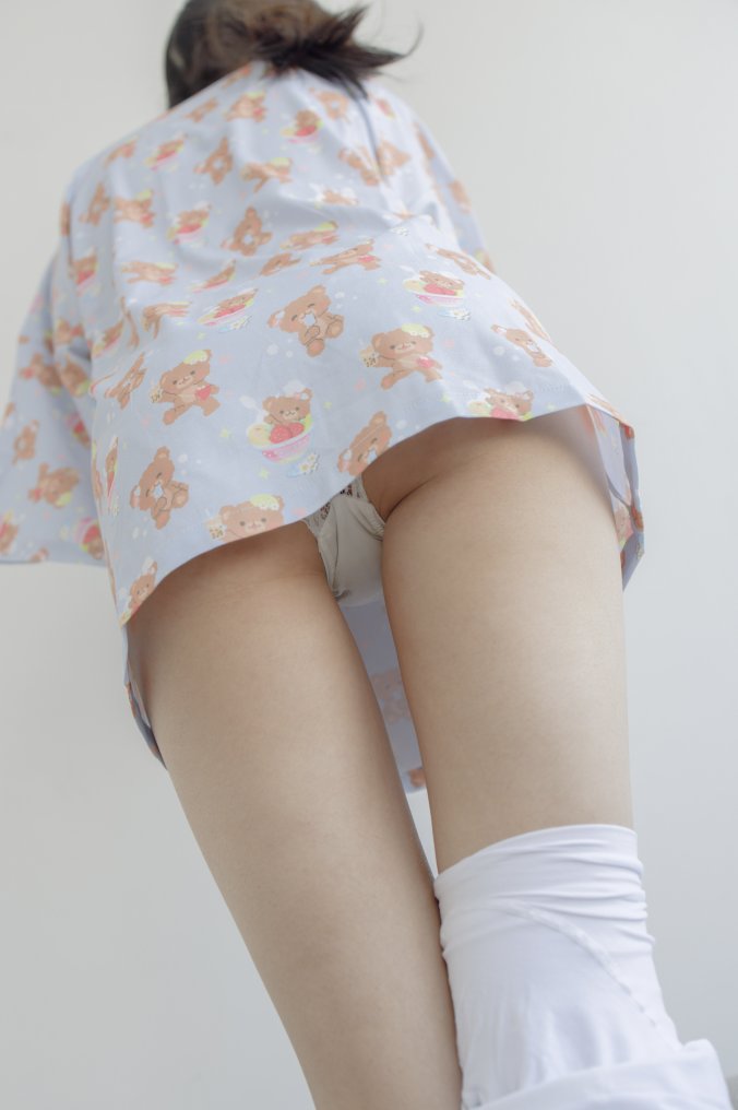 【内部系列】森萝财团写真 内部-006 白丝睡衣美腿少女 [104图-1视频-3.4GB]